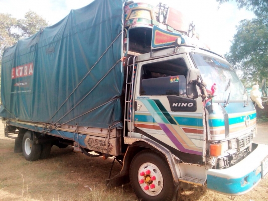 ขายรถ 6 ล้อ HINOสภาพเดิม  120แรง เครื่องดี คัชชีสวย เดิม   ยาว5.5เมตร รถห้างแท้ พร้อมใช้งานเลยครับ ม