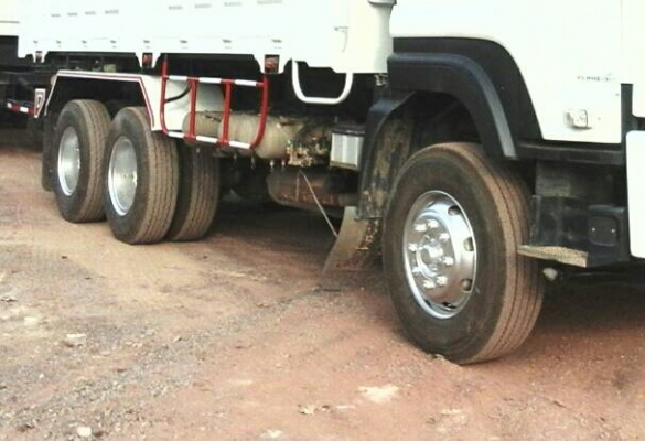 สิบล้อ อีซูซุ 360ปี56 แม่ลูก3คาน ดั้มสามมิตแท้ สภาพดีสวยกริ๊ปเดิมทั้งคันใช้งานวิ่งแค่ 120,000กม. เล่มทะเบียนพร้อมโอน