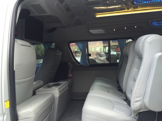 โทร 0877758887นางเบสท์รถตู้ท่าพระ ดีเซลปี12เกียMT