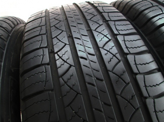 ขายยาง MICHELIN LATITUDE 225-65-17 ปลายปี14 สวยๆ (1ชุด)