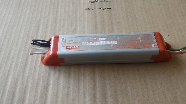 บัลลาสต์อิเล็กทรอนิกส์ ขนาดต่อ 36*2 ต่อหลอดยาวได้ 2 หลอด ไม่ต้องใช้สตาร์เตอร์ต่อ ติดง่าย (มีเยอะ)