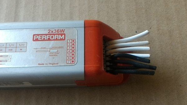 บัลลาสต์อิเล็กทรอนิกส์ ขนาดต่อ 36*2 ต่อหลอดยาวได้ 2 หลอด ไม่ต้องใช้สตาร์เตอร์ต่อ ติดง่าย (มีเยอะ)