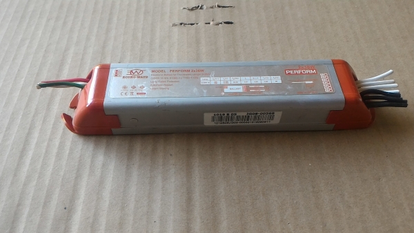 บัลลาสต์อิเล็กทรอนิกส์ ขนาดต่อ 36*2 ต่อหลอดยาวได้ 2 หลอด ไม่ต้องใช้สตาร์เตอร์ต่อ ติดง่าย (มีเยอะ)