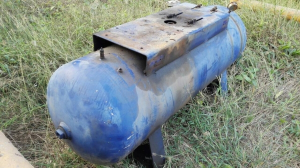 ===== SOLD ===== ถังลม ขนาด 300 ลิตร. สวยสดเดิมไม่มีผุ ไม่เคยทำสี.