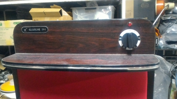 เตารีดกดทับหน้ากว้าง ยี่ห้อ CLEARLINE แนวตั้ง รีดที่เดียวคุมทั้งตัว ใช้งานง่ายกินไฟน้อย