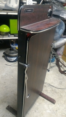 เตารีดกดทับหน้ากว้าง ยี่ห้อ CLEARLINE แนวตั้ง รีดที่เดียวคุมทั้งตัว ใช้งานง่ายกินไฟน้อย