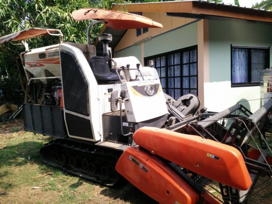 ขายด่วนราคาพิเศษ3วันนี้เท่านั้น!!!!รถเกี่ยวข้าวKOBOTA DC70ลดสุดๆไปเล้ย!!  439,000บาท(เฉพาะตัวรถ)