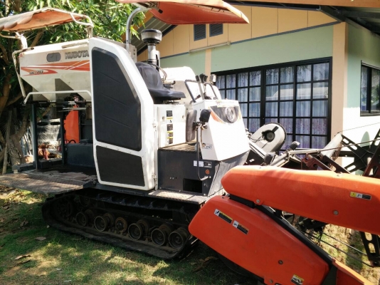 ขายด่วนราคาพิเศษ3วันนี้เท่านั้น!!!!รถเกี่ยวข้าวKOBOTA DC70ลดสุดๆไปเล้ย!!  439,000บาท(เฉพาะตัวรถ)