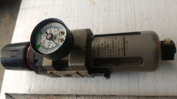 ชุดดักน้ำดักฝุ่นและปรับตั้งแรงดันลมให้คงที่ ยี่ห้อ SMC แบบท่อเดียว เพิ่มความมั่นใจในการดักจับความชื่นและฝุ่นต่างๆ