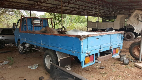 ขาย 6 ล้อ TOYOTA กระบะยาว 4 เมตร เครื่อง 85 แรงม้า คัสซีสวย ทะเบียนครบ