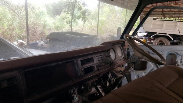 ขาย 6 ล้อ TOYOTA กระบะยาว 4 เมตร เครื่อง 85 แรงม้า คัสซีสวย ทะเบียนครบ