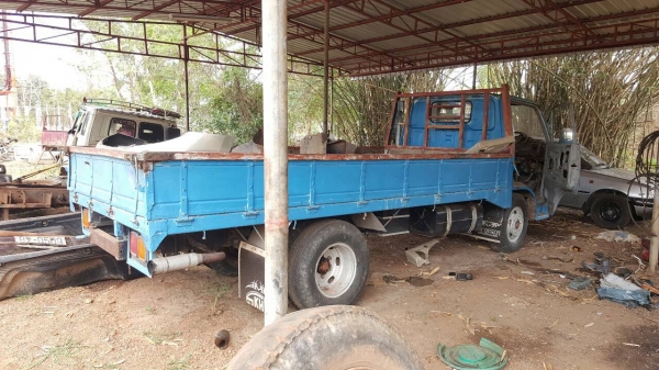 ขาย 6 ล้อ TOYOTA กระบะยาว 4 เมตร เครื่อง 85 แรงม้า คัสซีสวย ทะเบียนครบ