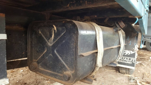 ขาย 6 ล้อ TOYOTA กระบะยาว 4 เมตร เครื่อง 85 แรงม้า คัสซีสวย ทะเบียนครบ