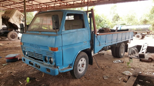 ขาย 6 ล้อ TOYOTA กระบะยาว 4 เมตร เครื่อง 85 แรงม้า คัสซีสวย ทะเบียนครบ