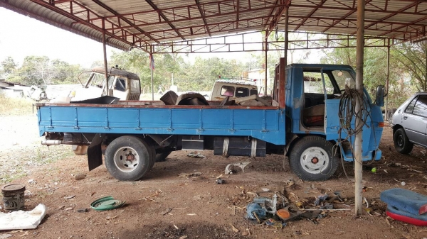 ขาย 6 ล้อ TOYOTA กระบะยาว 4 เมตร เครื่อง 85 แรงม้า คัสซีสวย ทะเบียนครบ