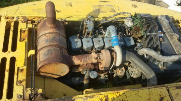 KOMATSU PC 200-6 เอกสารเล่มทะเบียนครบพร้อม ภายในห้องเก๋งสะอาดสวย แอร์เย็น ไฟฟ้าหน้าจอครบ ภายนอกบอดี้สวยเดิม บูมอาร์มไม่มีปะไม่มีดาม ช่วงล่างเอวแน่นดี โรลเลอร์โซ่ใบแทรกสภาพดีโดยรวมประมาณ 65\% พร้อมทำงานได้เลย ราคาต่อรองได้ครับ