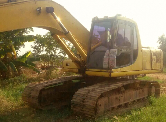 KOMATSU PC 200-6 เอกสารเล่มทะเบียนครบพร้อม ภายในห้องเก๋งสะอาดสวย แอร์เย็น ไฟฟ้าหน้าจอครบ ภายนอกบอดี้สวยเดิม บูมอาร์มไม่มีปะไม่มีดาม ช่วงล่างเอวแน่นดี โรลเลอร์โซ่ใบแทรกสภาพดีโดยรวมประมาณ 65\% พร้อมทำงานได้เลย ราคาต่อรองได้ครับ