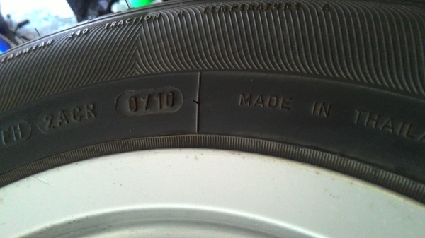 ยางปีเก่า สภาพไม่เก่านะครับ 175-70-13ปี0710 GoodYear
