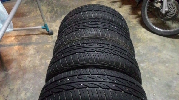 ยางปีเก่า สภาพไม่เก่านะครับ 175-70-13ปี0710 GoodYear