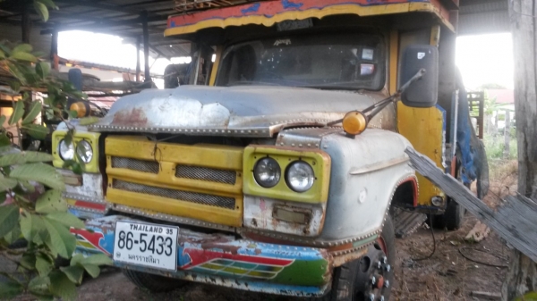 ขายรถเกี่ยวข้าว1คัน+รถเทลเลอร์1 คัน ใช้งานนาปี เจ้าของขายเอง