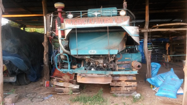 ขายรถเกี่ยวข้าว1คัน+รถเทลเลอร์1 คัน ใช้งานนาปี เจ้าของขายเอง