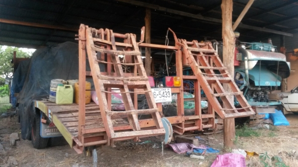 ขายรถเกี่ยวข้าว1คัน+รถเทลเลอร์1 คัน ใช้งานนาปี เจ้าของขายเอง