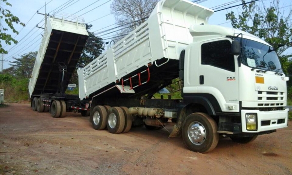 ขายรถสิบล้อ ISUZU DECA FXZ360แรง ปี56 พ่วงแม่ลูก ราคาขาย 2,750,000 ต่อรอง สนใจ 0932795977 คุณสุชาติ จัดไฟแนนซ์ได้ 2,100,000-2,350,000 ขึ้นอยู่ที่เคดิต รายละเอียดรถ ปีรถจดทะเบียน 2555 เลขแซสซีส์ FXZ77QDF1H เลขเครื่อง 6UZ14 360แรงม้า เกียร์ ZF ดัมพ์สามมิตร