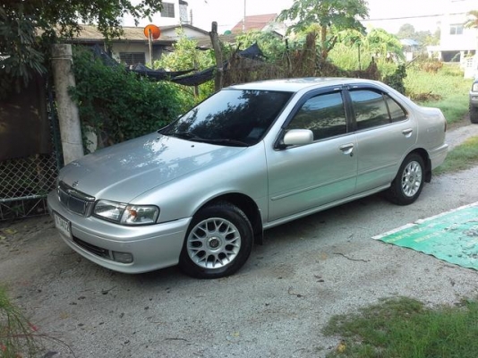 nissan sunny 2000 พร้อมใช้ครับ