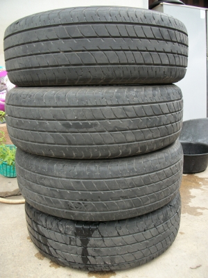 ยางDunlop 185 60R15 ปี2012 4เส้น ราคาถูกครับ สนใจต่อรองได้ครับ