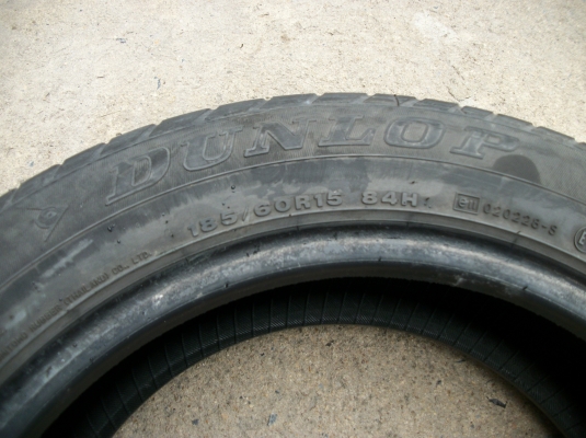 ยางDunlop 185 60R15 ปี2012 4เส้น ราคาถูกครับ สนใจต่อรองได้ครับ