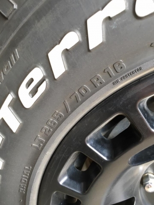 ขายยาง BF ALL 265/70/R16 ปี 2013 สี่เส้นดอกสวย ขายยาง BF ALL 265/70/R16 ปี 2013 สี่เส้นดอกสวย