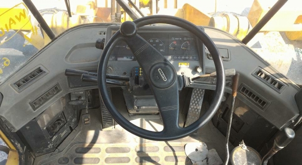 KOMATSU WA100-3 นำเข้าจากญี่ปุ่น 090-986-2521 อ๊อบ KOMATSU WA100-3 นำเข้าจากญี่ปุ่น 090-986-2521 อ๊อบ