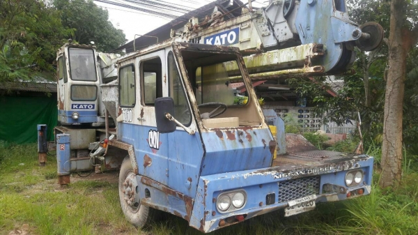 ขายรถเครน KATO 6 ล้อ 11 ตัน เอกสารเล่มทะเบียน ราคา 750000