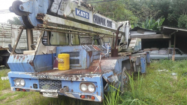 ขายรถเครน KATO 6 ล้อ 11 ตัน เอกสารเล่มทะเบียน ราคา 750000