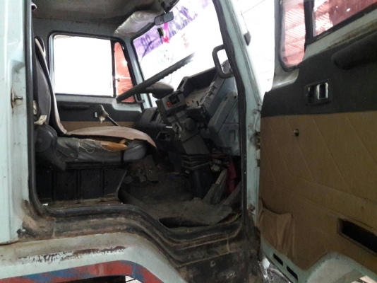 ขายรถบรรทุก 6 ล้อรั้วใหญ่ ISUZU ROCKY 165 แรงม้ารถประกอบ กระบะยาว 7.20 เมตร ราคา 350000