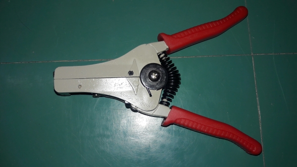 ขายคีมปอกสายไฟAUTO King Eagle. Made in Taiwan. ขายคีมปอกสายไฟAUTO King Eagle. Made in Taiwan.