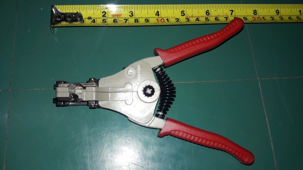 ขายคีมปอกสายไฟAUTO King Eagle. Made in Taiwan. ขายคีมปอกสายไฟAUTO King Eagle. Made in Taiwan.