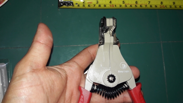 ขายคีมปอกสายไฟAUTO King Eagle. Made in Taiwan. ขายคีมปอกสายไฟAUTO King Eagle. Made in Taiwan.