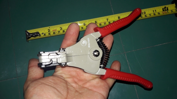 ขายคีมปอกสายไฟAUTO King Eagle. Made in Taiwan. ขายคีมปอกสายไฟAUTO King Eagle. Made in Taiwan.