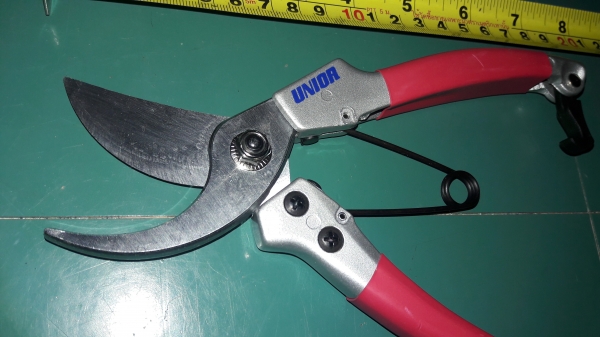 ขายกรรไกรตัดกิ่งไม้ขนาด8นิ้ว UNIOR Made in Slovenia.