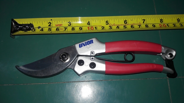 ขายกรรไกรตัดกิ่งไม้ขนาด8นิ้ว UNIOR Made in Slovenia.