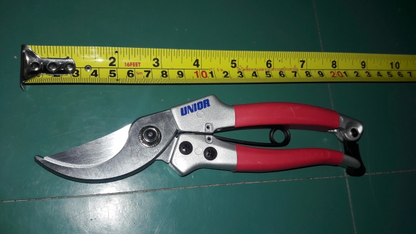 ขายกรรไกรตัดกิ่งไม้ขนาด8นิ้ว UNIOR Made in Slovenia.