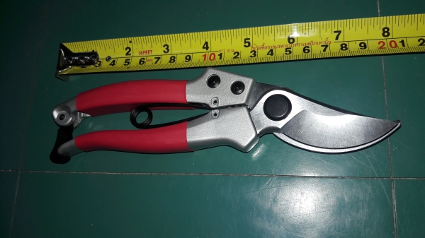 ขายกรรไกรตัดกิ่งไม้ขนาด8นิ้ว UNIOR Made in Slovenia.