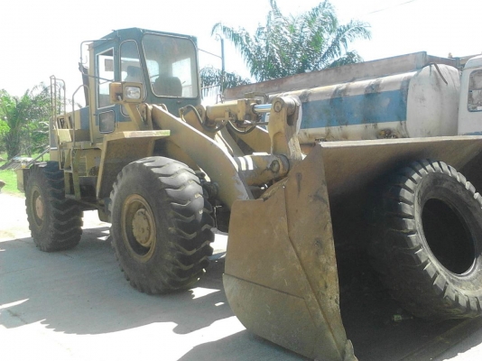 รถตัก KOMATSU  WA - 350.   สนใจติดต่อ  081 - 6079515