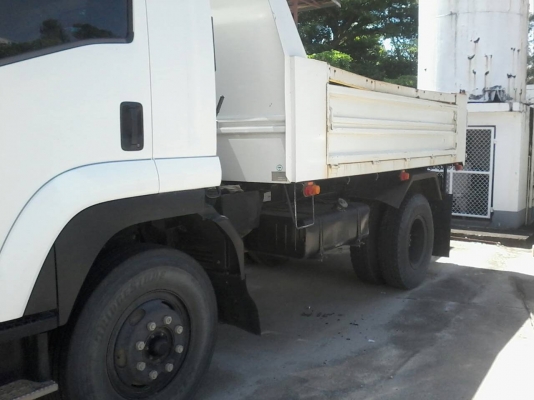 รถอีซูซุ 6 ล้อดั้ม FTR  240 แรงม้า. ปี 55.  ( รถวิ่ง 1xx,xxx กม. )    สนใจติดต่อ  081 - 6079515