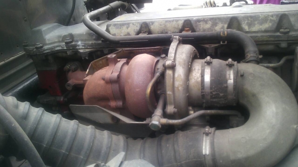 รถฮีโน่ 10 ล้อ ตู้เย็น  FL1J   260 แรงม้า. ปี 48.   สนใจติดต่อ  081 - 6079515