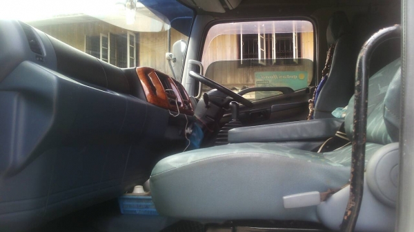 รถฮีโน่ 10 ล้อ ตู้เย็น  FL1J   260 แรงม้า. ปี 48.   สนใจติดต่อ  081 - 6079515