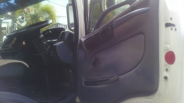 รถฮีโน่ 10 ล้อ ตู้เย็น  FL1J   260 แรงม้า. ปี 48.   สนใจติดต่อ  081 - 6079515