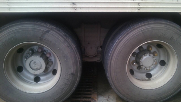 รถฮีโน่ 10 ล้อ ตู้เย็น  FL1J   260 แรงม้า. ปี 48.   สนใจติดต่อ  081 - 6079515