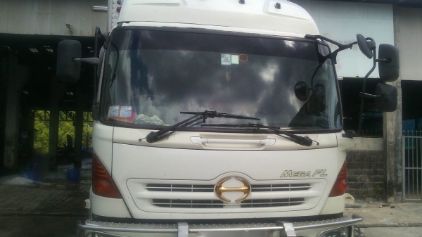 รถฮีโน่ 10 ล้อ ตู้เย็น  FL1J   260 แรงม้า. ปี 48.   สนใจติดต่อ  081 - 6079515